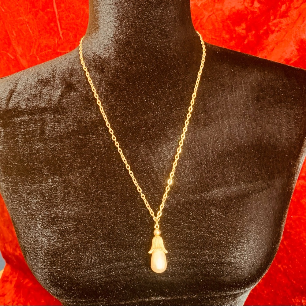 Cream Faux Teardrop Pearl Golden Necklace